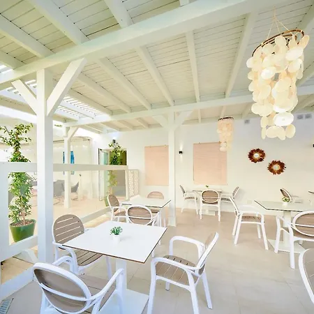 - Restaurante La Breña