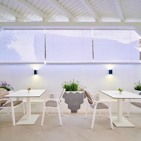 - Restaurante La Breña Hotel